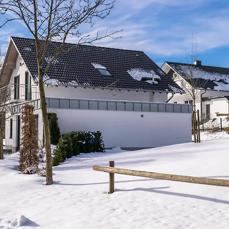 Villa With Garden Near The Area